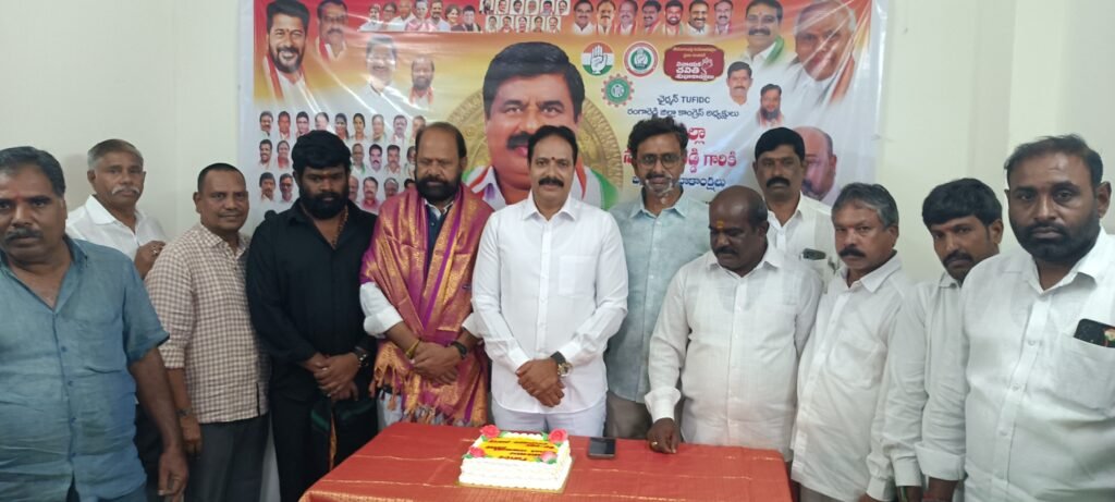 హైదర్ నగర్ లో మాదిరెడ్డి ఆధ్వర్యంలో ఘనంగా చల్లా నరసింహారెడ్డి జన్మదిన వేడుకలు..